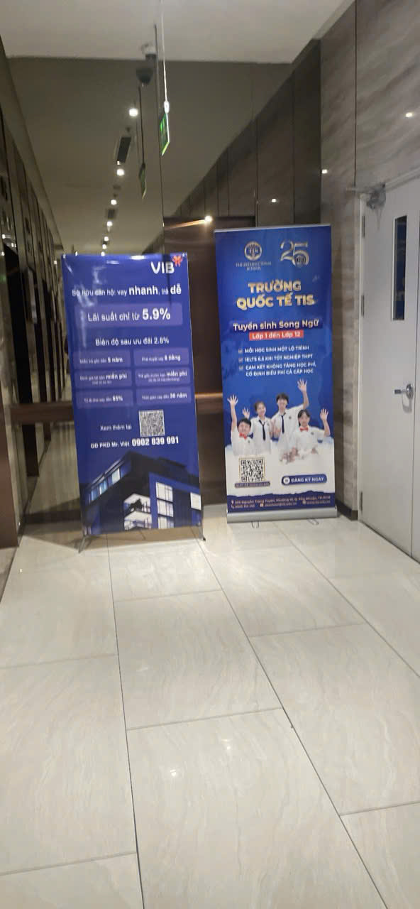 Quảng cáo standee thang máy