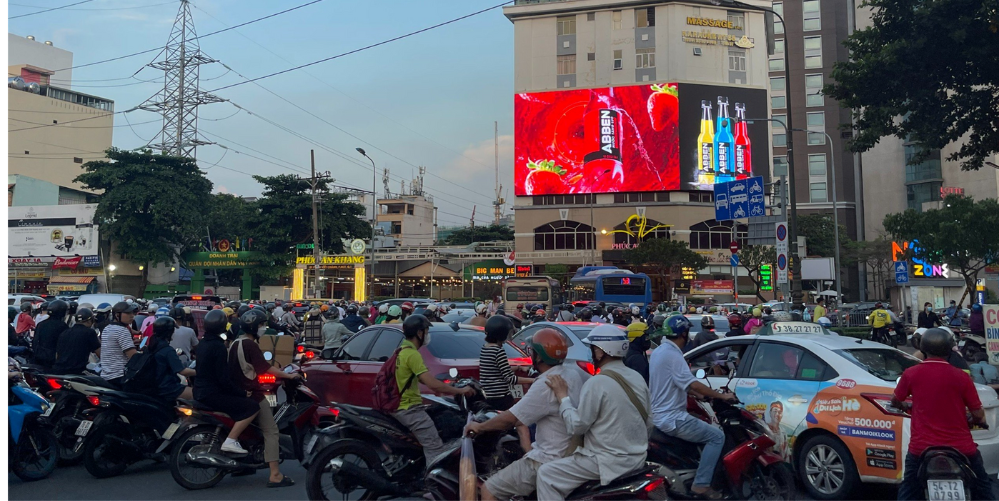 Quảng cáo led ngoài trời ở ngã sáu Cộng Hòa quận 1
