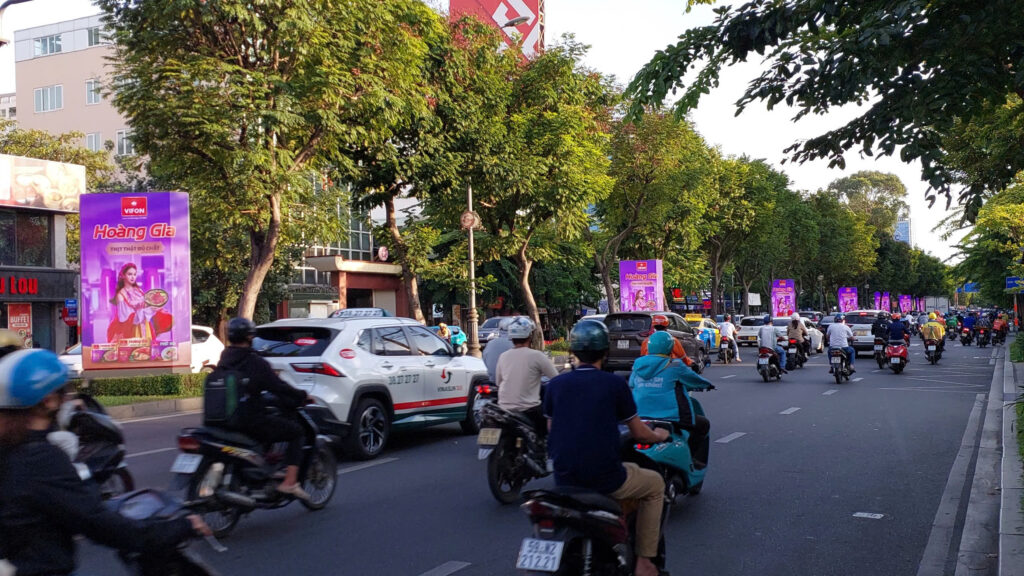 Quảng cáo màn hình led đường Trường Sơn hướng vào sân bay Tân Sơn Nhất