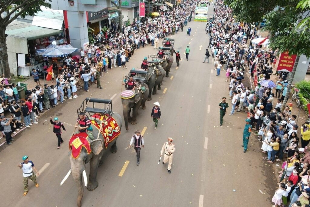 Lễ hội Sầu riêng tôn vinh và đẩy mạnh xuất khẩu nông sản chủ lực sầu riêng, mà còn quảng bá văn hóa tiềm năng phát triển du lịch địa phương. (Ảnh: Thế Hữu. Nguồn: https://dantocphattrien.vietnamnet.vn/le-hoi-sau-rieng-krong-pac-nang-quy-mo-cap-tinh-1769570533461.htm)