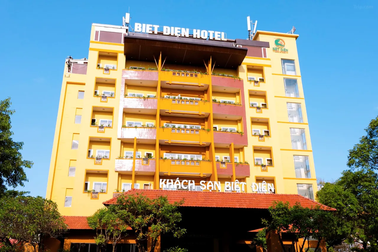 Khách sạn Biệt Điện
